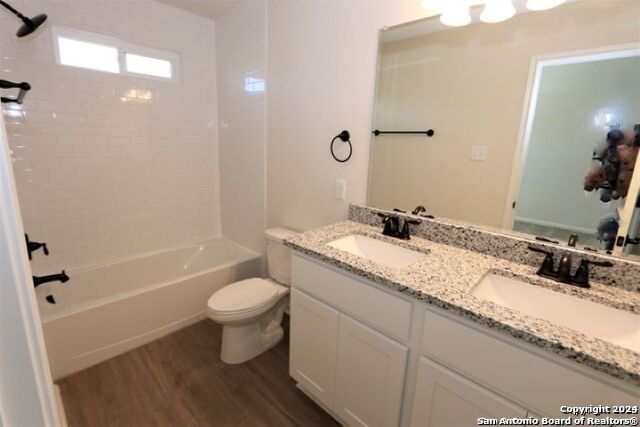 Image 12 of 17 For 10310 Lynwood Br  101