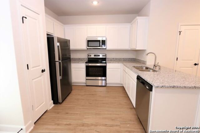 Image 5 of 17 For 10310 Lynwood Br  101