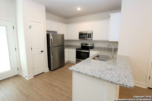 Image 6 of 17 For 10310 Lynwood Br  101