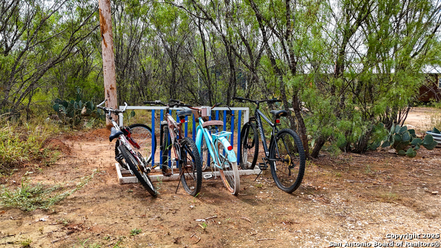 Image 12 of 15 For 15725 Interstate 35