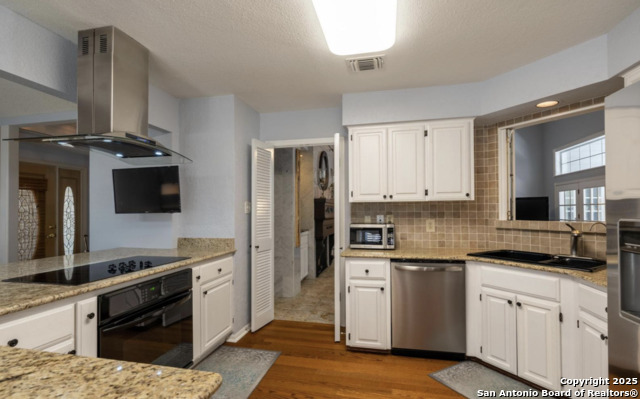 Image 17 of 30 For 4534 Black Oak Woods