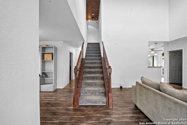 Image 4 of 31 For 4307 Lakebend West