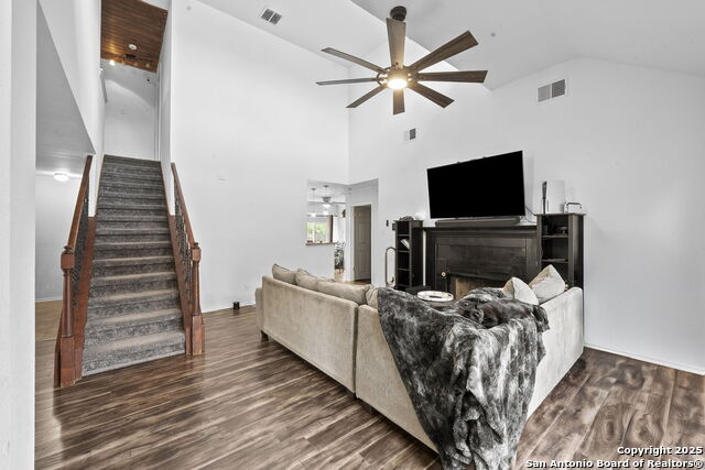 Image 5 of 31 For 4307 Lakebend West