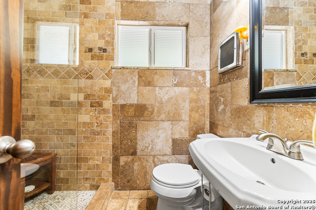 Listing photo id 8 for 808 Eventide