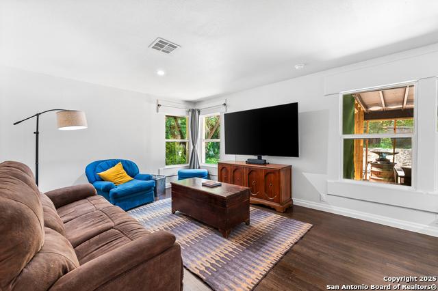 Listing photo id 9 for 808 Eventide