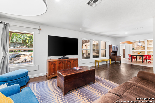Listing photo id 10 for 808 Eventide