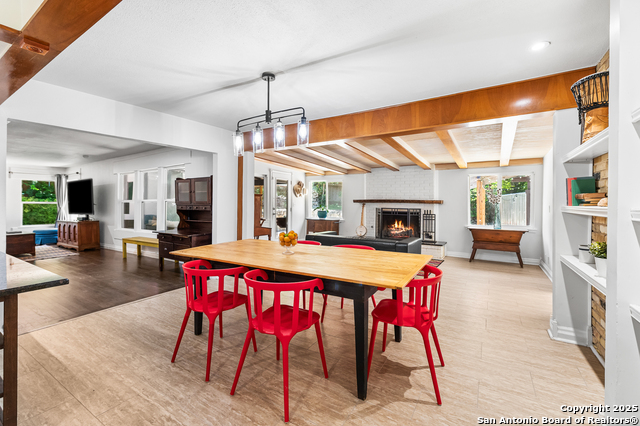 Listing photo id 11 for 808 Eventide