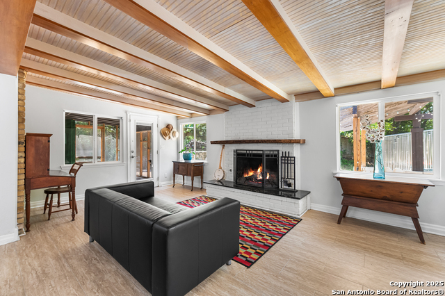 Listing photo id 14 for 808 Eventide