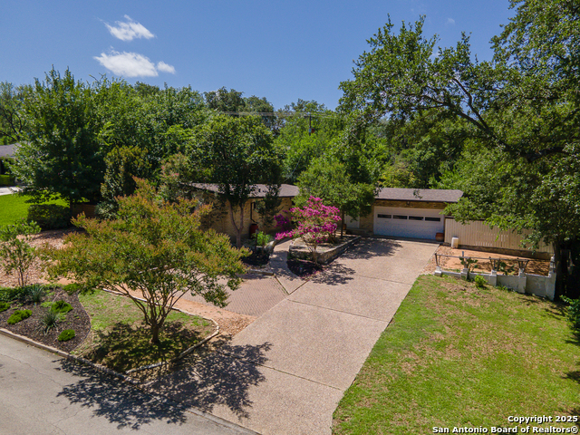 Listing photo id 0 for 808 Eventide
