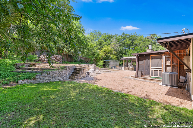 Listing photo id 18 for 808 Eventide