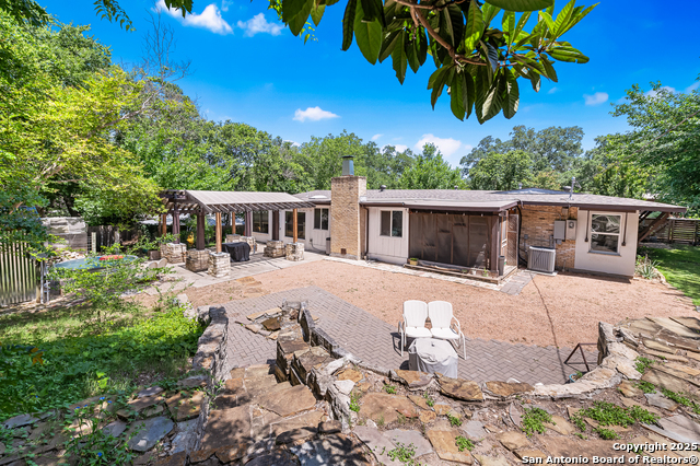 Listing photo id 19 for 808 Eventide