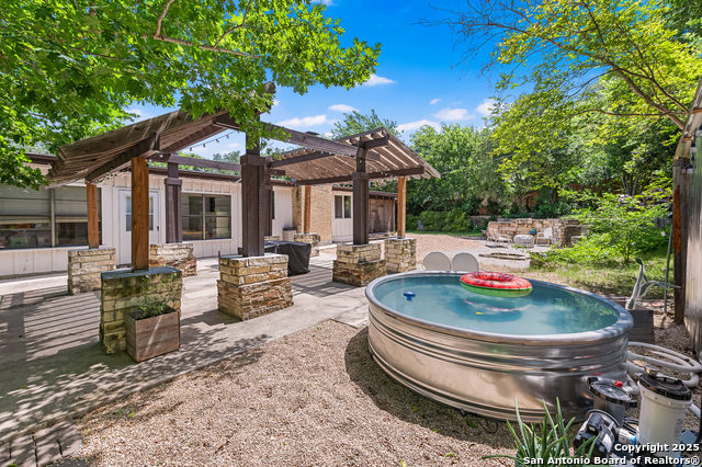 Listing photo id 21 for 808 Eventide