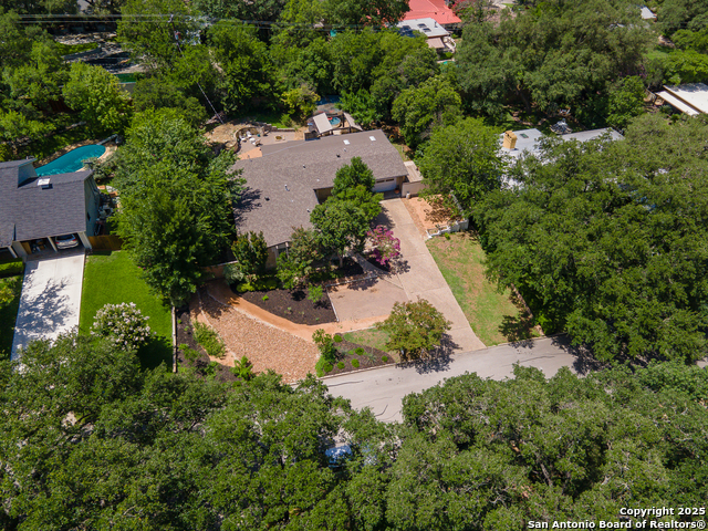 Listing photo id 22 for 808 Eventide