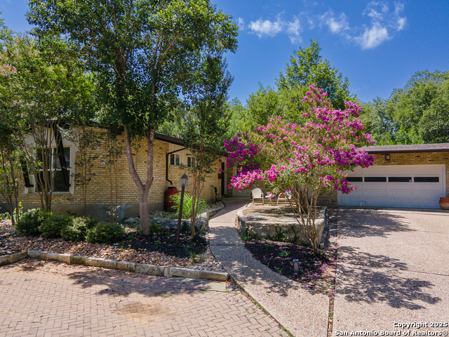Listing photo id 1 for 808 Eventide