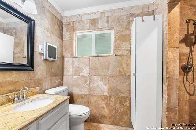 Listing photo id 5 for 808 Eventide