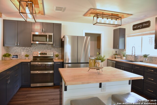 Image 3 of 22 For 13106 Regency Bend