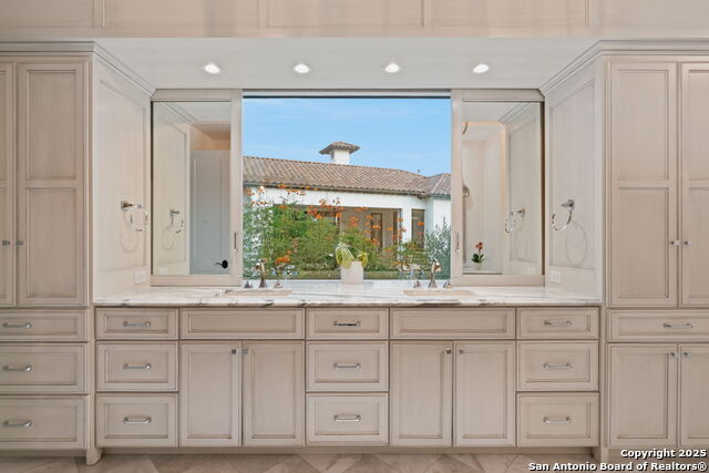 Listing photo id 15 for 203 Wellesley Landing