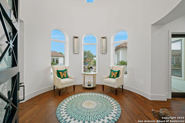 Listing photo id 3 for 203 Wellesley Landing