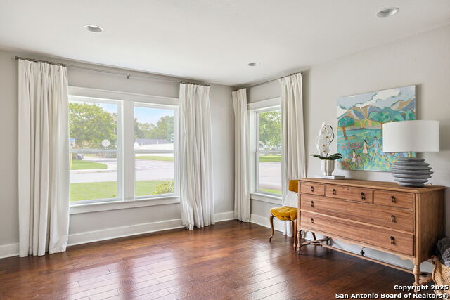 Image 5 of 39 For 403 Larkwood