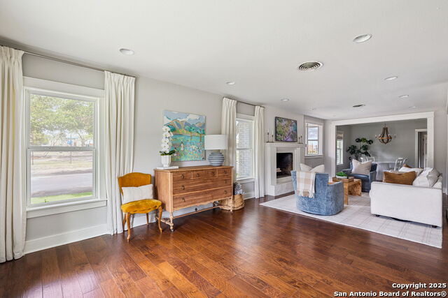 Image 6 of 39 For 403 Larkwood