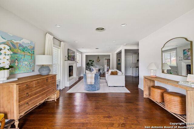 Image 7 of 39 For 403 Larkwood