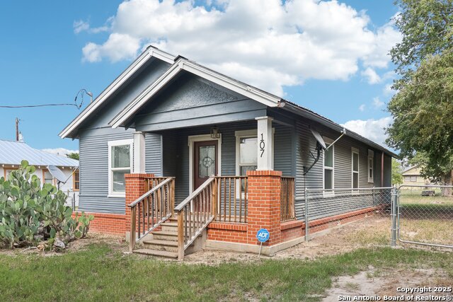 Details for 107 Gilbert W, Falls City, TX 78113