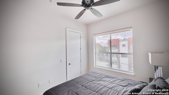 Image 22 of 47 For 1140 Quincy E 1140