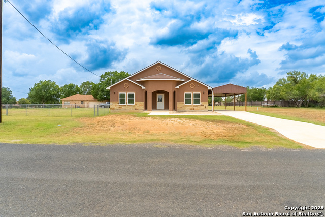 Listing photo id 0 for 18687 Rolling Meadow
