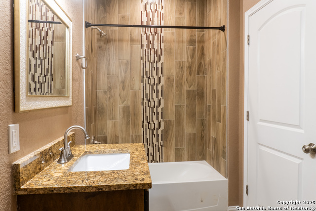 Listing photo id 20 for 18687 Rolling Meadow