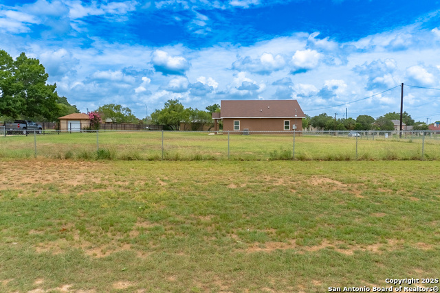 Listing photo id 28 for 18687 Rolling Meadow
