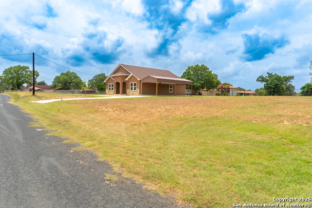 Listing photo id 31 for 18687 Rolling Meadow