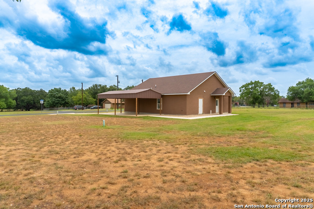 Listing photo id 32 for 18687 Rolling Meadow
