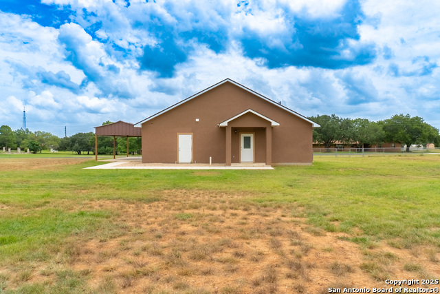 Listing photo id 33 for 18687 Rolling Meadow