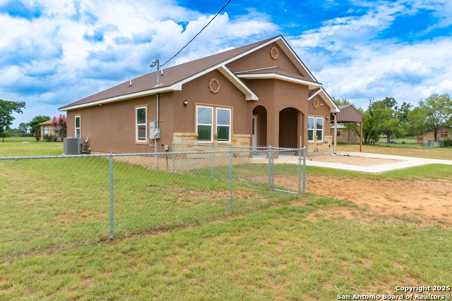 Listing photo id 2 for 18687 Rolling Meadow