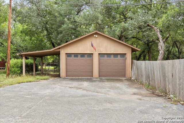 Listing photo id 22 for 16209 Oxbow