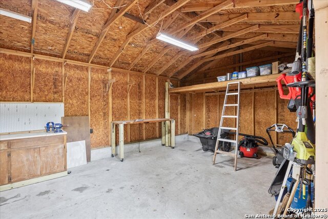Listing photo id 24 for 16209 Oxbow