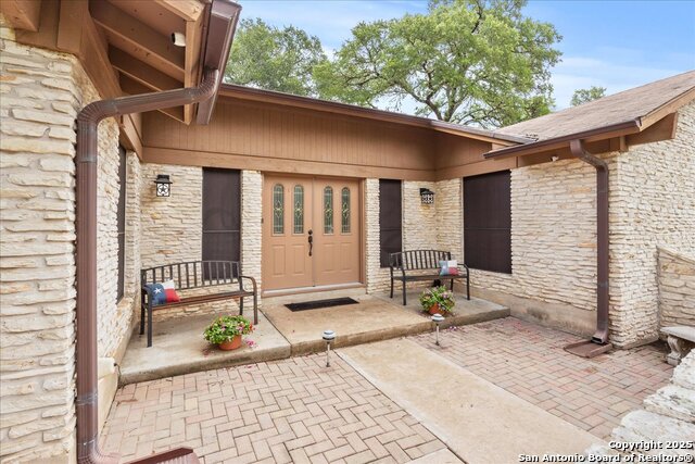 Listing photo id 2 for 16209 Oxbow