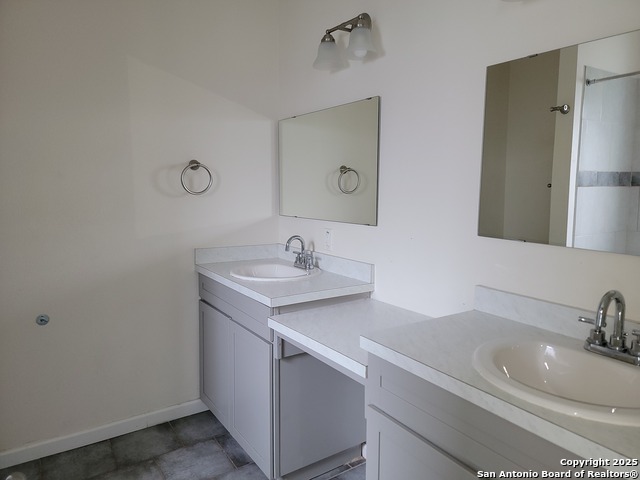 Listing photo id 17 for 3402 Salinas W
