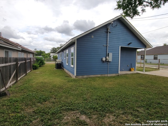 Listing photo id 19 for 3402 Salinas W