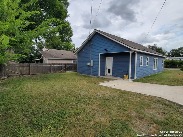 Listing photo id 20 for 3402 Salinas W
