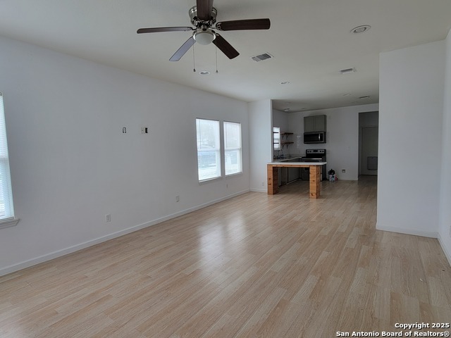 Listing photo id 3 for 3402 Salinas W