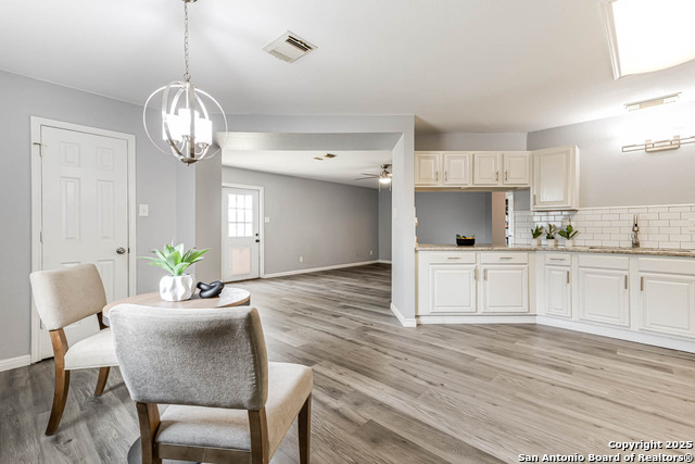 Listing photo id 5 for 5347 Boston Farm