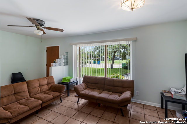 Image 8 of 29 For 3667 Versailles Dr