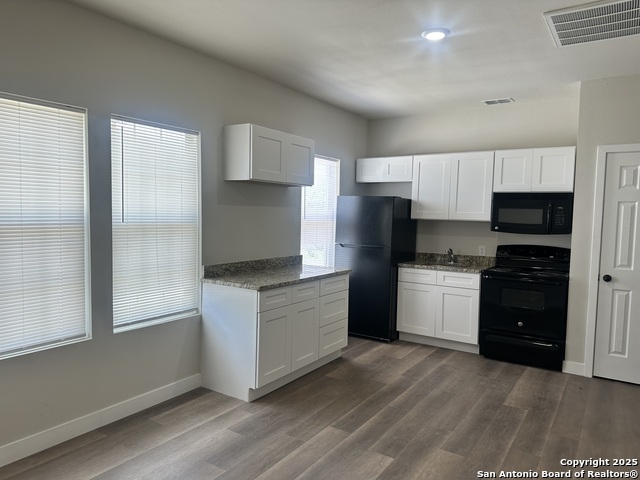 Listing photo id 2 for 220 Pinto N 2
