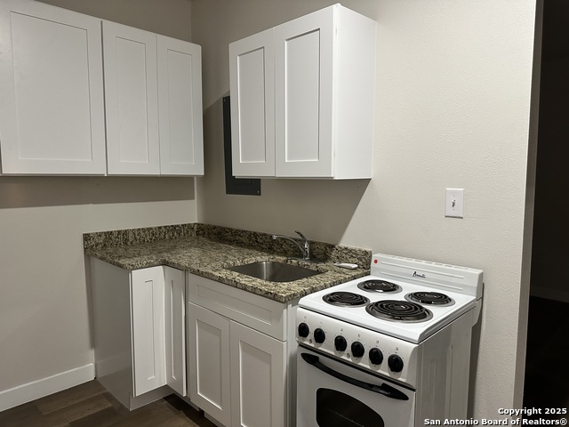 Listing photo id 2 for 220 Pinto N