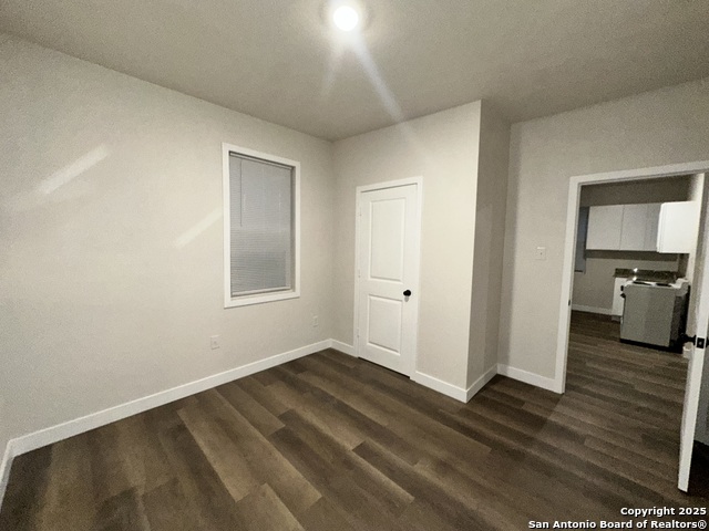 Listing photo id 5 for 220 Pinto N