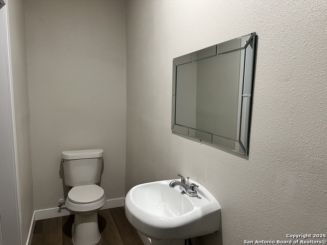 Listing photo id 7 for 220 Pinto N