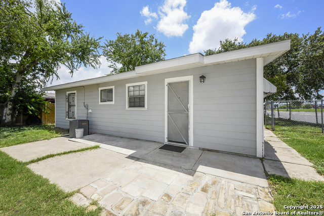 Image 15 of 22 For 4935 Eldridge
