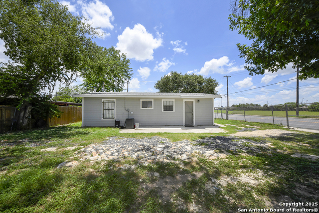 Image 16 of 22 For 4935 Eldridge