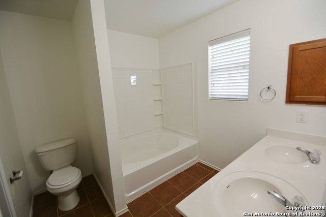 Listing photo id 15 for 3506 Ashleaf Wells
